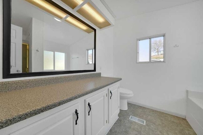 Building Photo - 5604 Heritage Dr