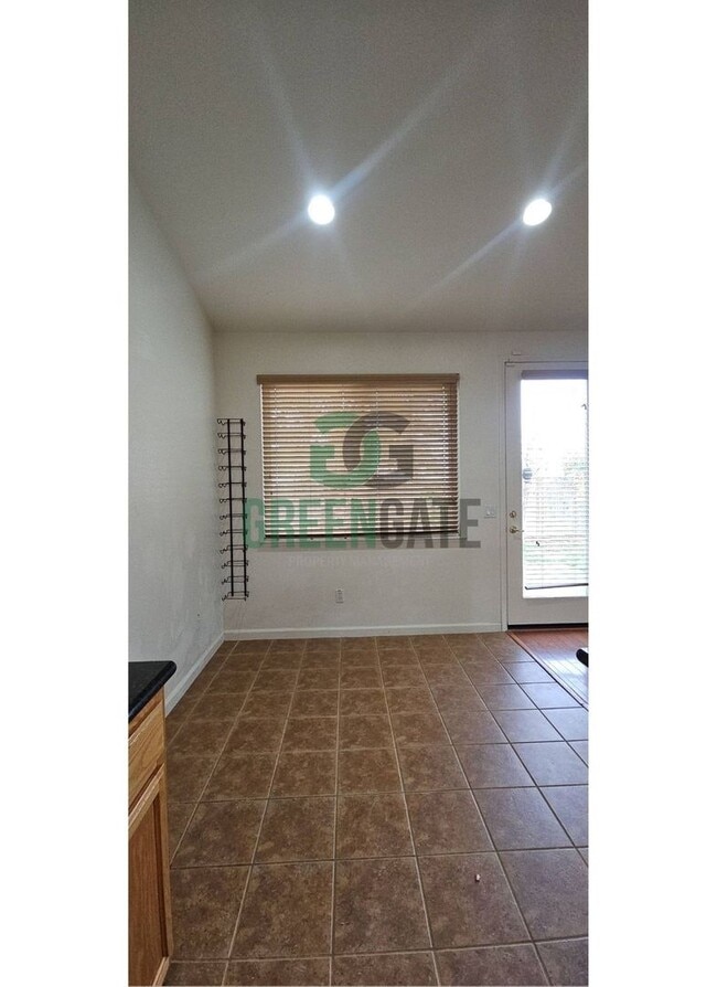 Building Photo - Available Now! 3 Bedroom 2 Bath Spacious Home in Tracy!!