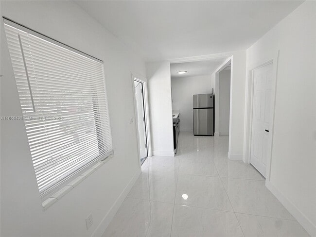 Building Photo - 254 E Dania Beach Blvd