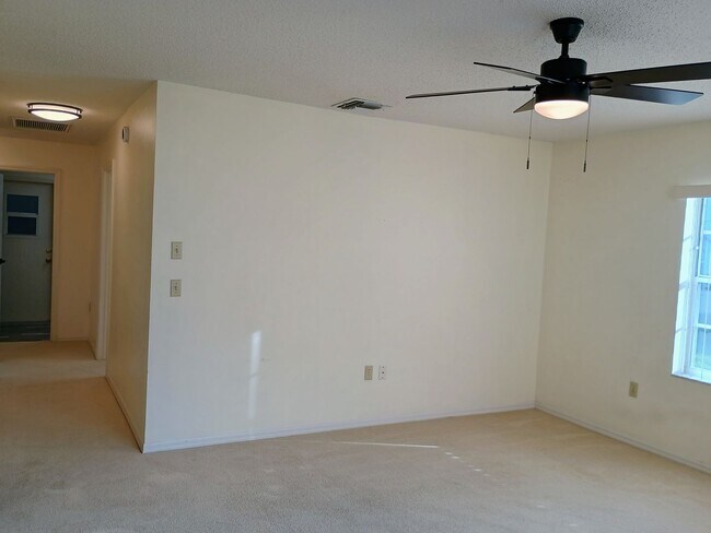 Building Photo - 2 bedroom 2 bathroom Large House for rent ...