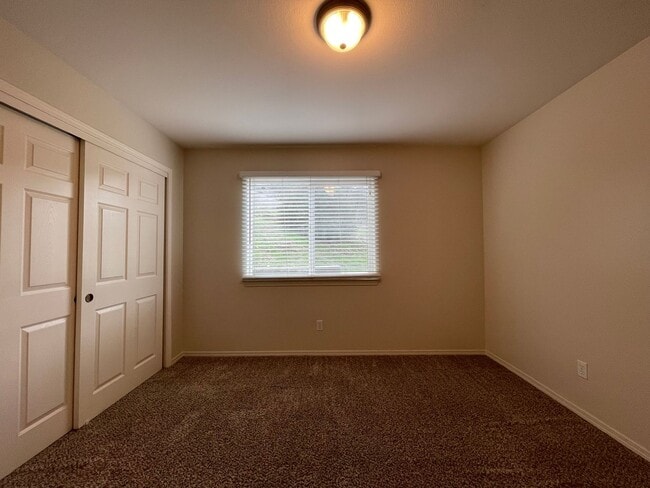 Building Photo - 3895 Hillcrest Dr