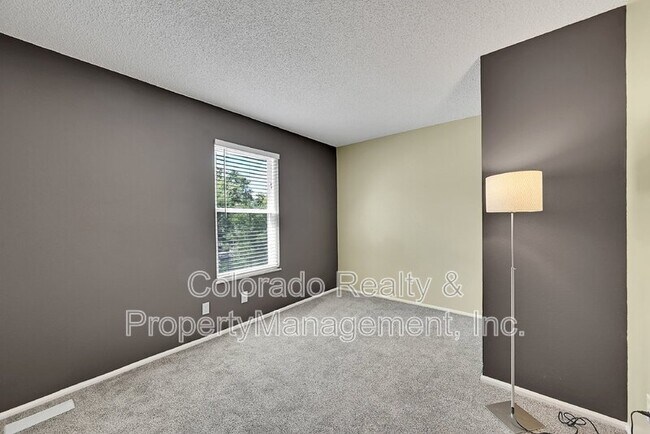 Building Photo - 2430 S Eagle Way