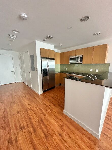 Building Photo - 1060 Brickell Ave