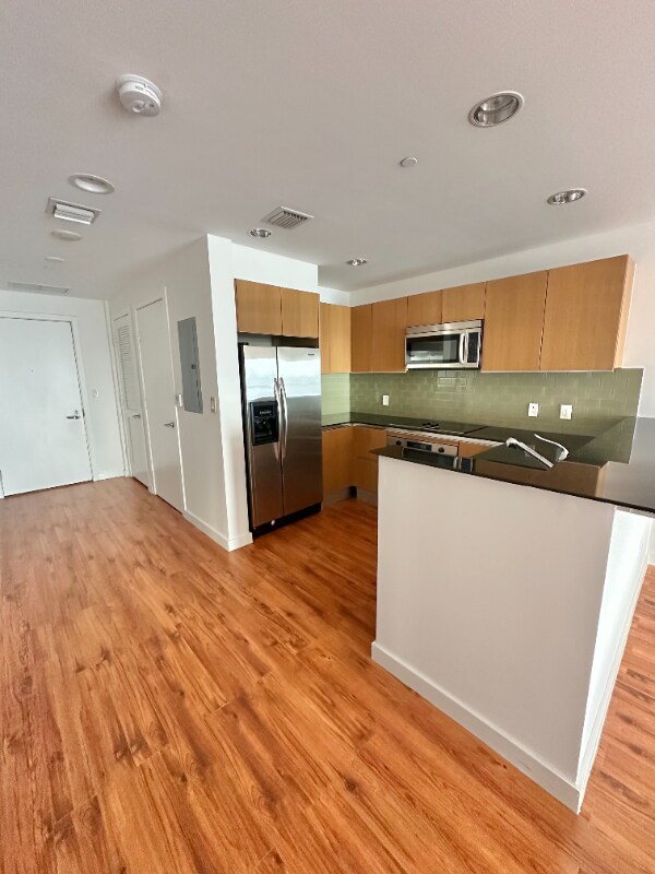 Building Photo - 1060 Brickell Ave