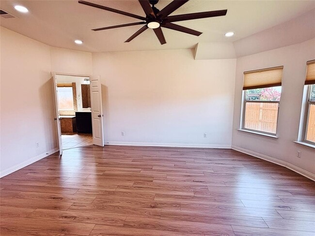 Building Photo - 3500 Esperanza Dr