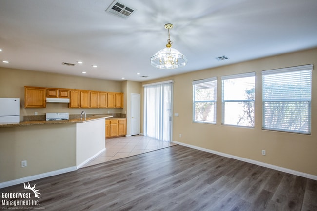 Building Photo - Spacious Two-Story 5Bdm 2.5Ba Home with Private Backyard in Summerlin.