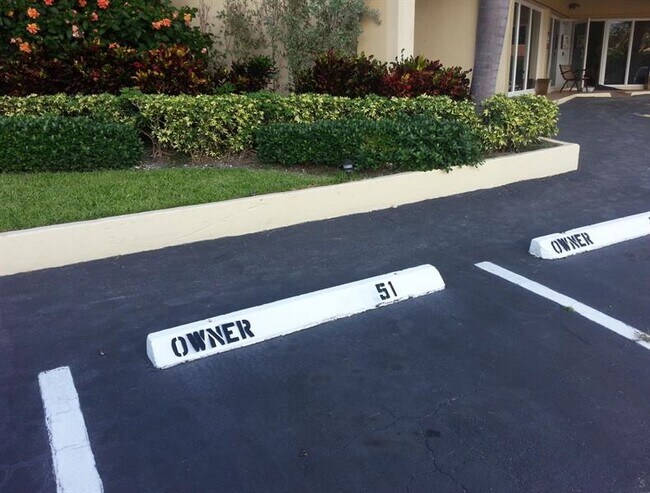 Building Photo - 1200 Hibiscus Ave