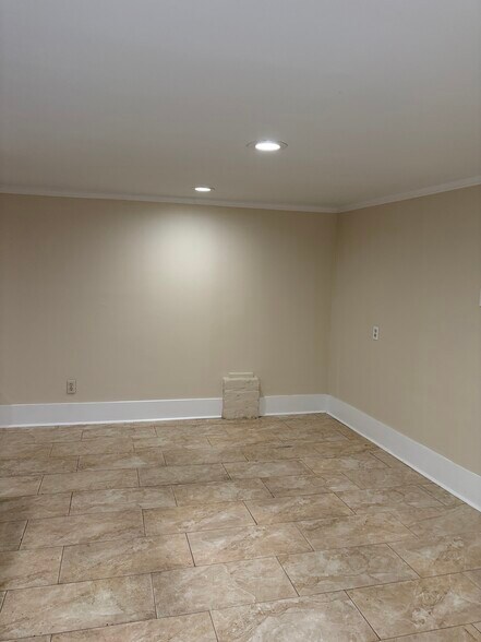 den - 1509 Robert St
