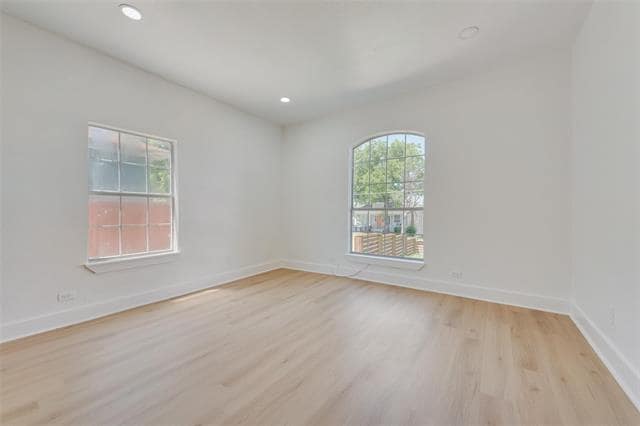 Building Photo - 506 N Lancaster Ave