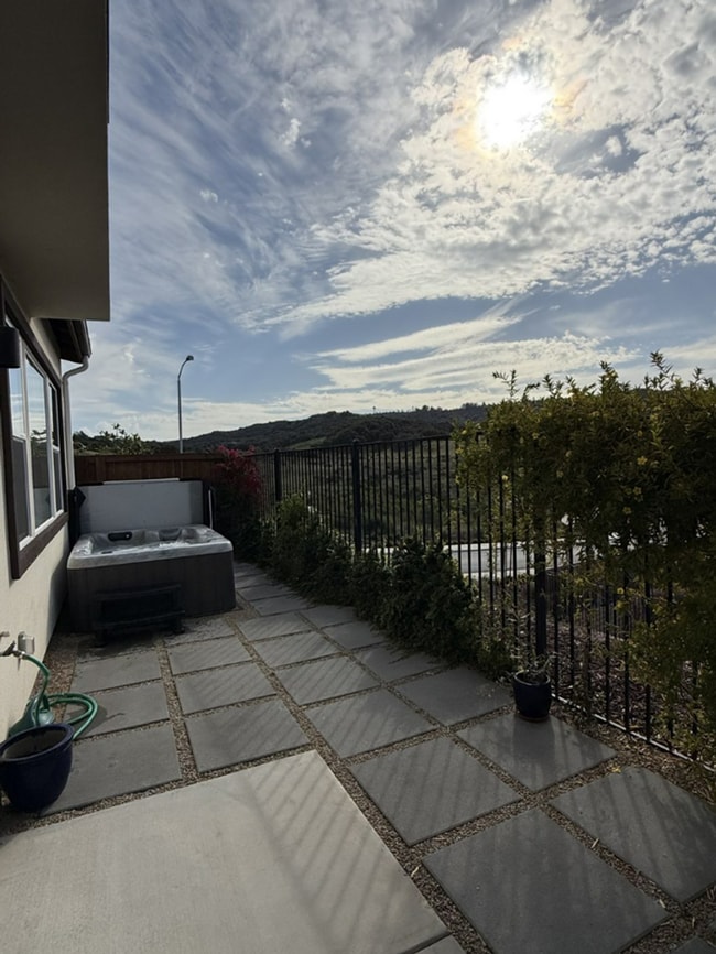 Building Photo - Gorgeous 4 bed, 2.5 bath in the Rice Ranch Community