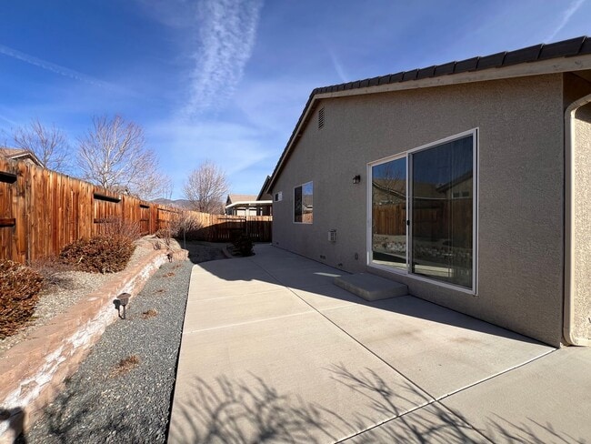 Building Photo - Single-level 3 bedroom, 2-bathroom home in Dayton, NV