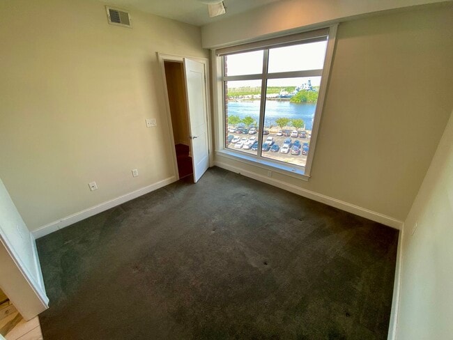 Building Photo - Apartment with Waterview in Downtown Wilmi...