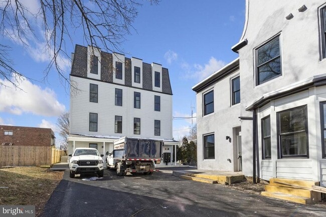 Building Photo - 6712 Ridge Ave