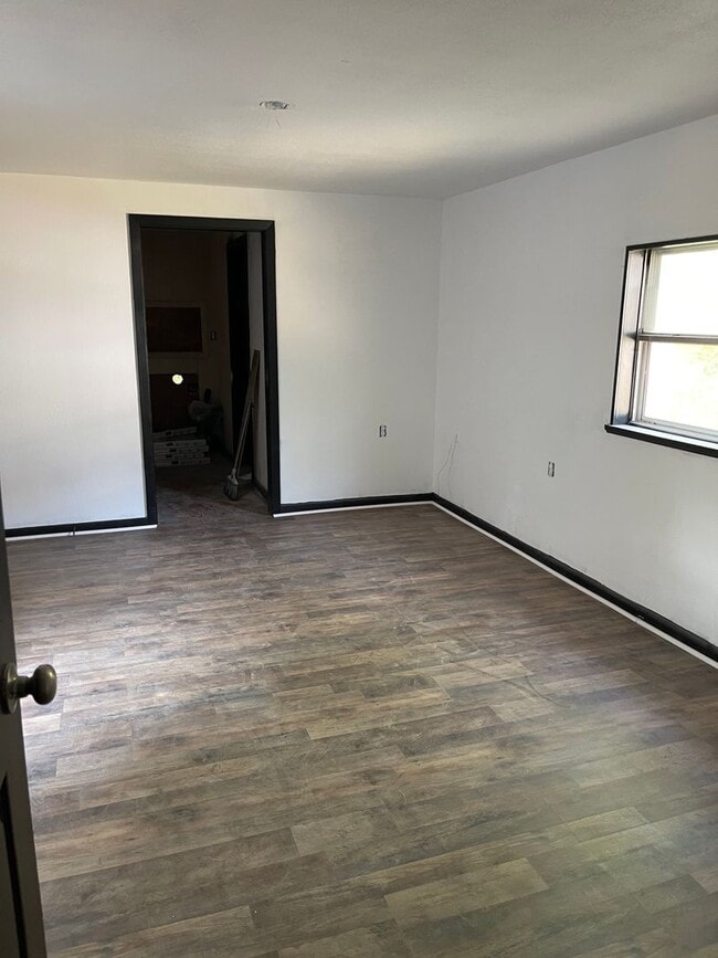 Building Photo - 3 Bedroom Home with office for rent!