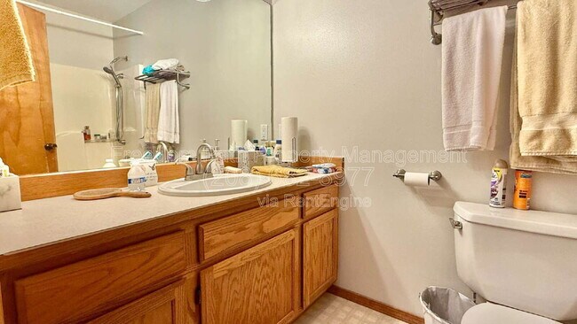 Building Photo - 1902 W Hampson Ave