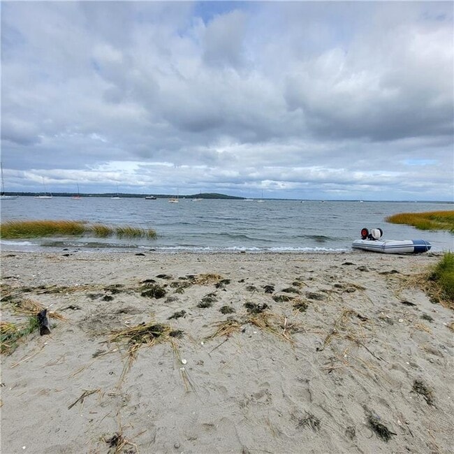 Building Photo - 33 Sakonnet Dr