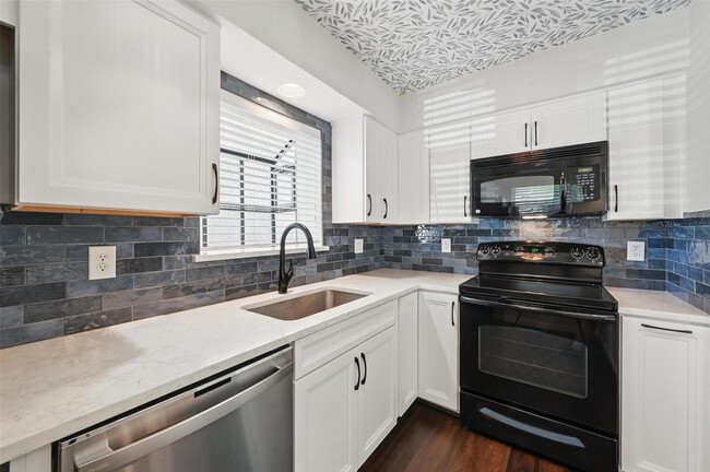 Building Photo - 15151 Berry Trail