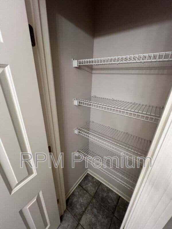 Building Photo - 5518 Arialo Dr