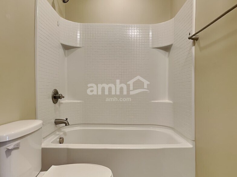 Building Photo - 183 Charlesfort Way