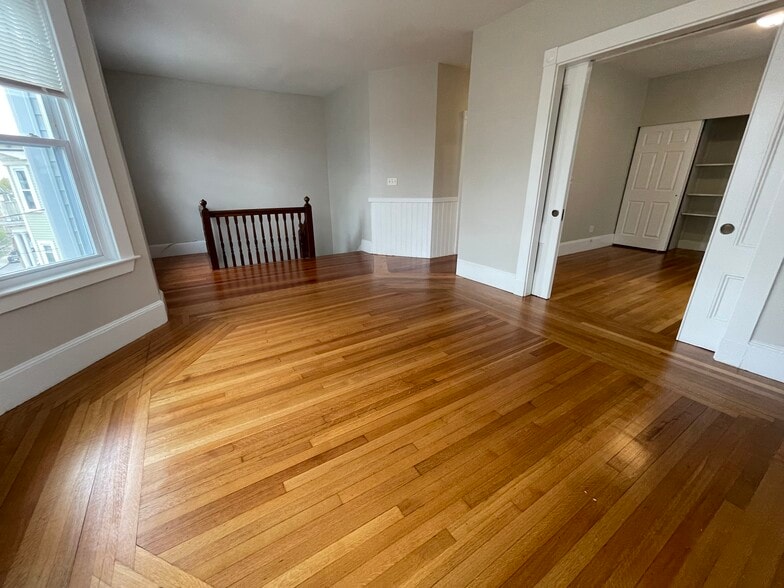 Building Photo - 27 Dix St