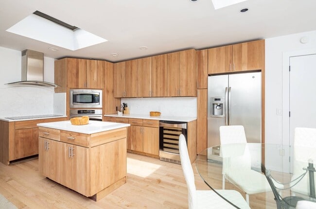 Building Photo - 404 Water Mill Towd Rd