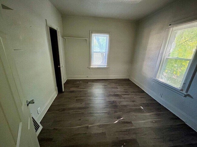 Building Photo - 1713 51st Pl