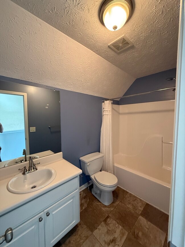 Building Photo - 945 Lochwolde Ln