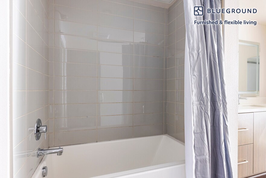 Building Photo - 650 E Capitol Ave