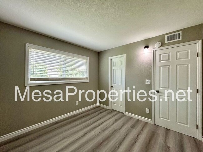 Building Photo - 1749 E Fairfield Ct