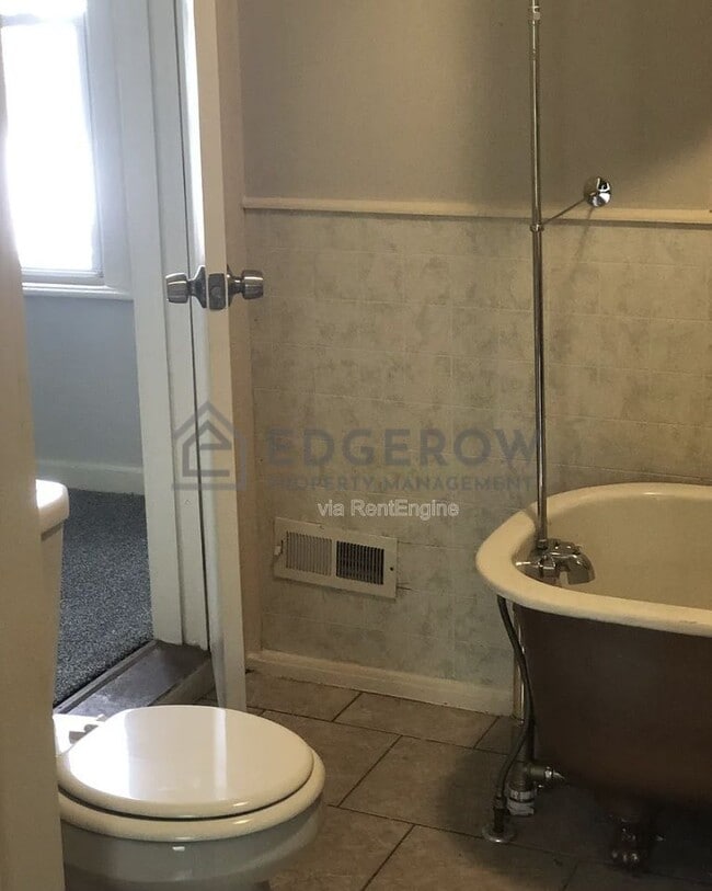 Building Photo - 1105 Baxter St SE