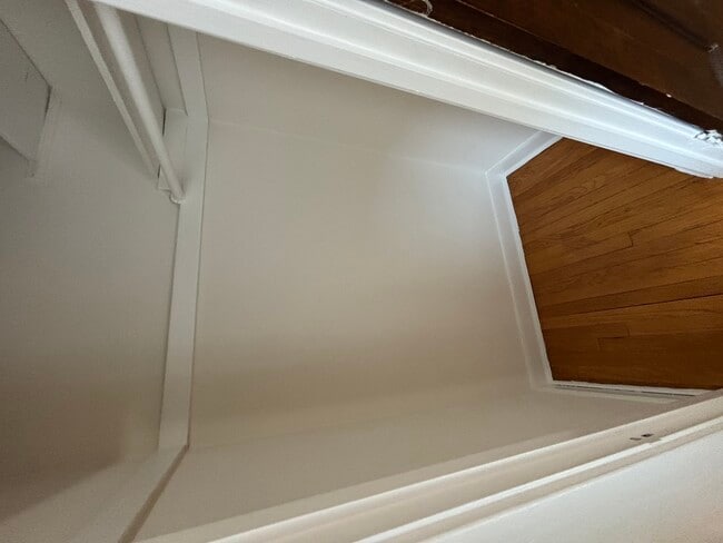 Building Photo - 2216 W Thome Ave