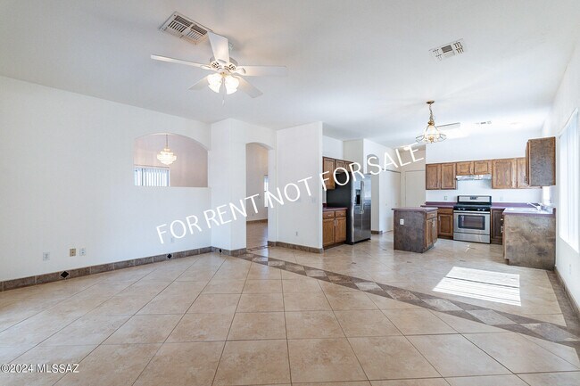 Building Photo - 7442 W Sonesta Dr