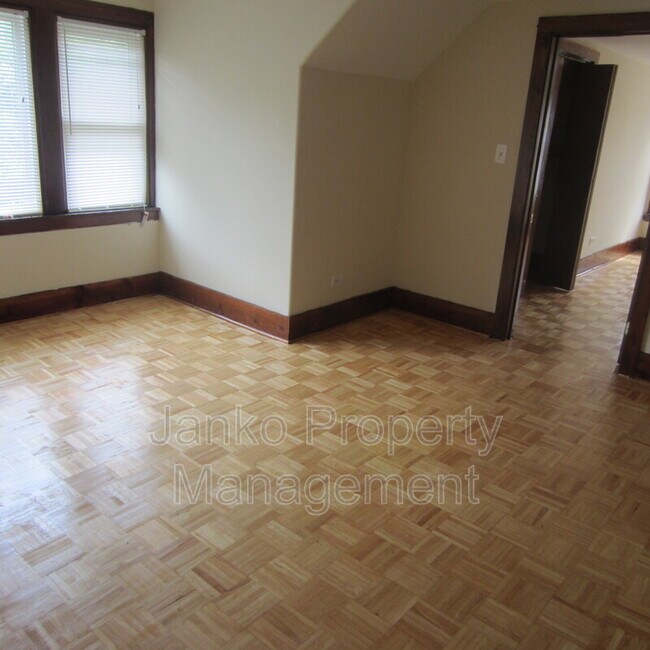 Building Photo - 2855 E 82nd St