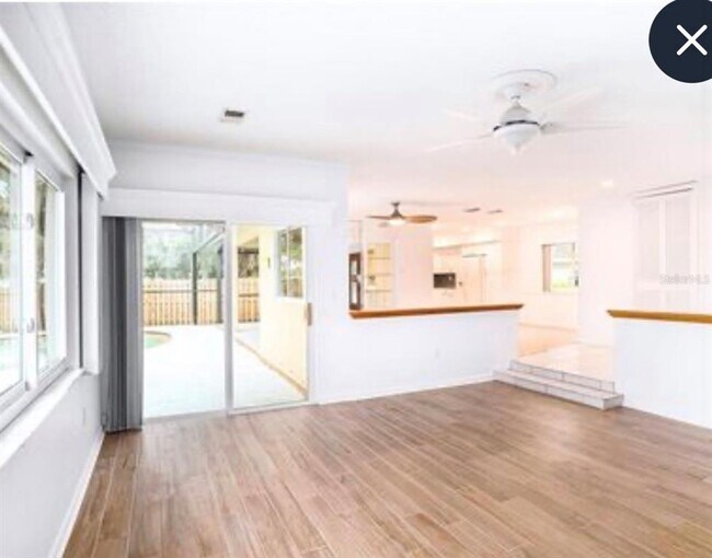 Building Photo - 115 Lake Shore Dr E