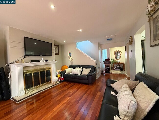 Building Photo - 6 Basin Ct