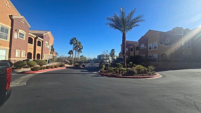 Building Photo - 3975 N Hualapai Way