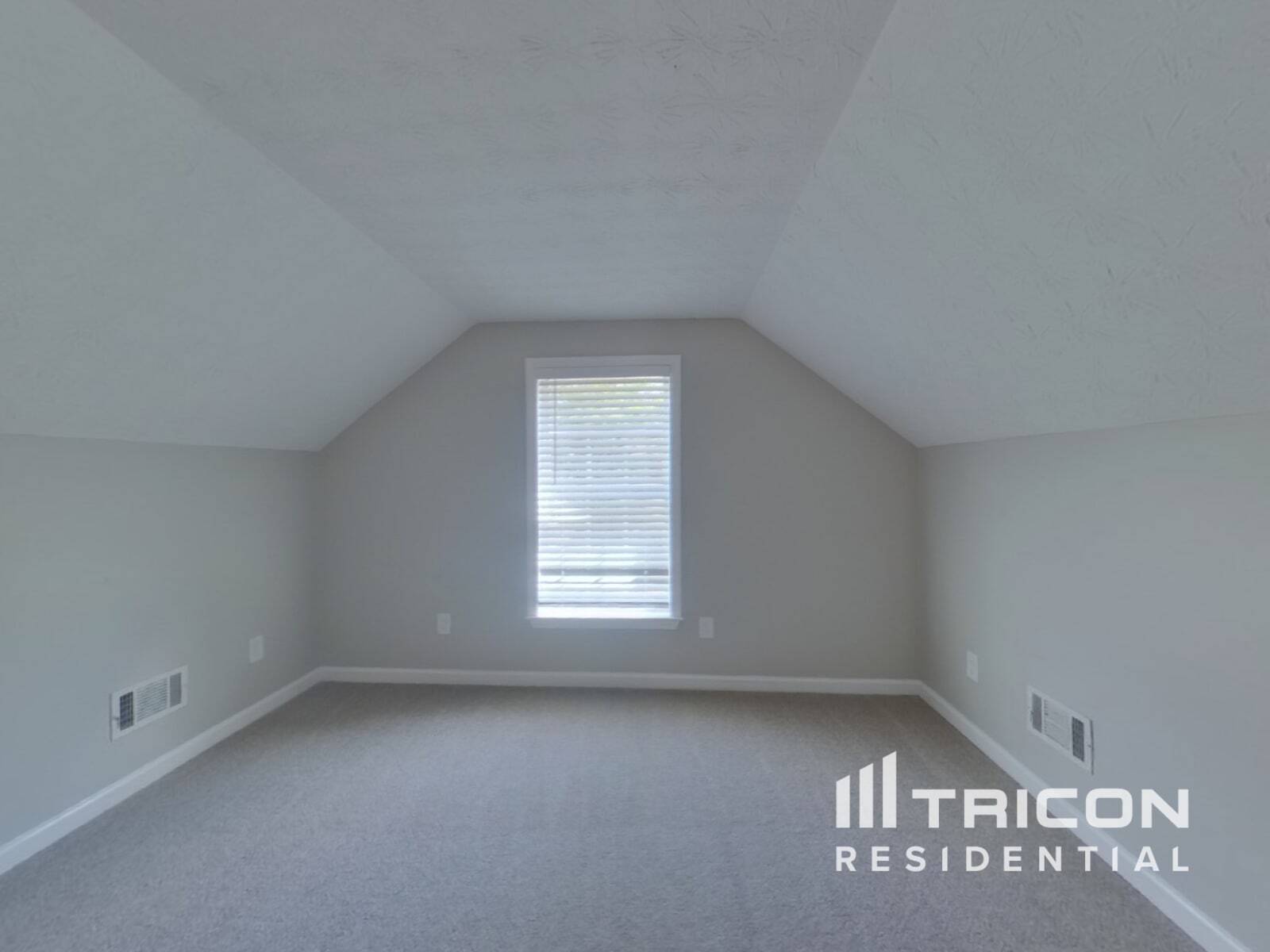 Building Photo - 170 Oak Hill Dr