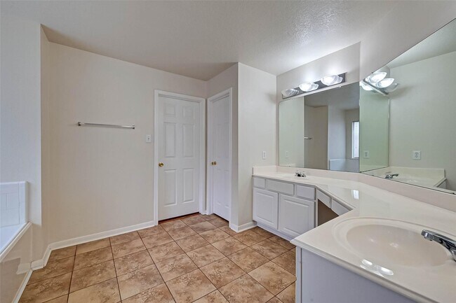Building Photo - 3630 Winstrome Ct