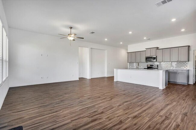 Building Photo - 506 Sixpence Ln