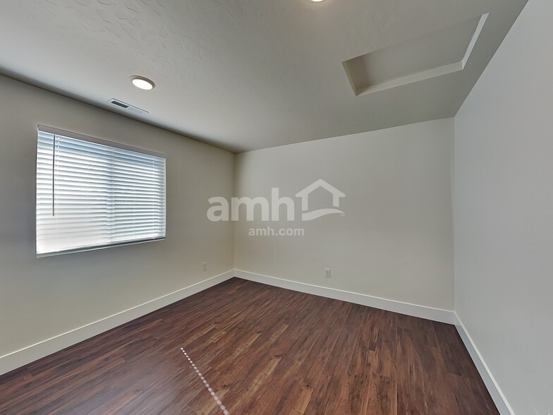 Building Photo - 871 N Rivermist Pl