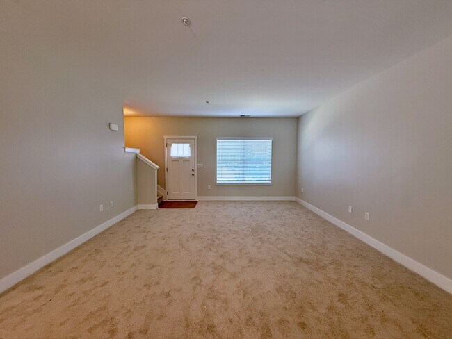 Building Photo - 3010 Bellflower Cir