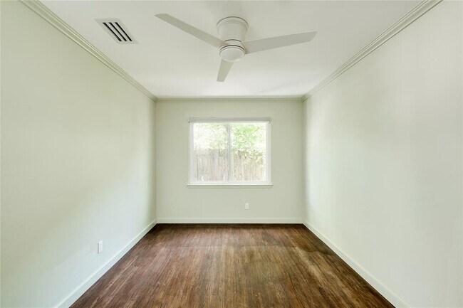 Building Photo - 1707 Overhill Dr