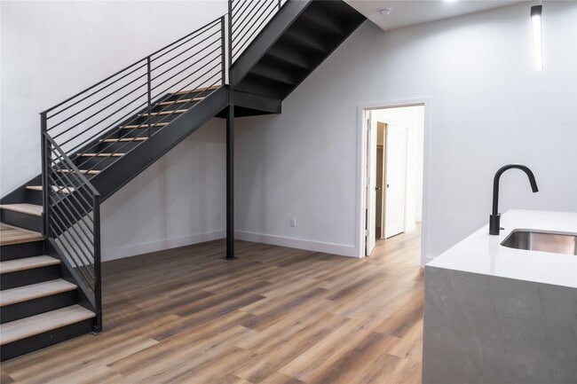 Building Photo - 5614 Larkin St