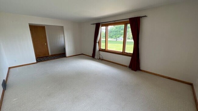 Building Photo - Westerville Ranch overlooking Hoover