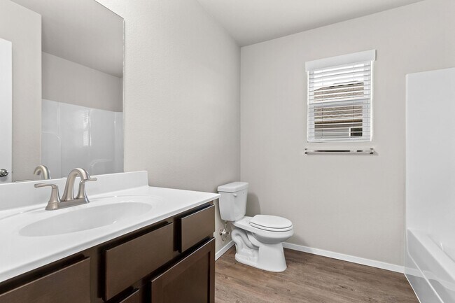 Building Photo - Beautiful new build home!