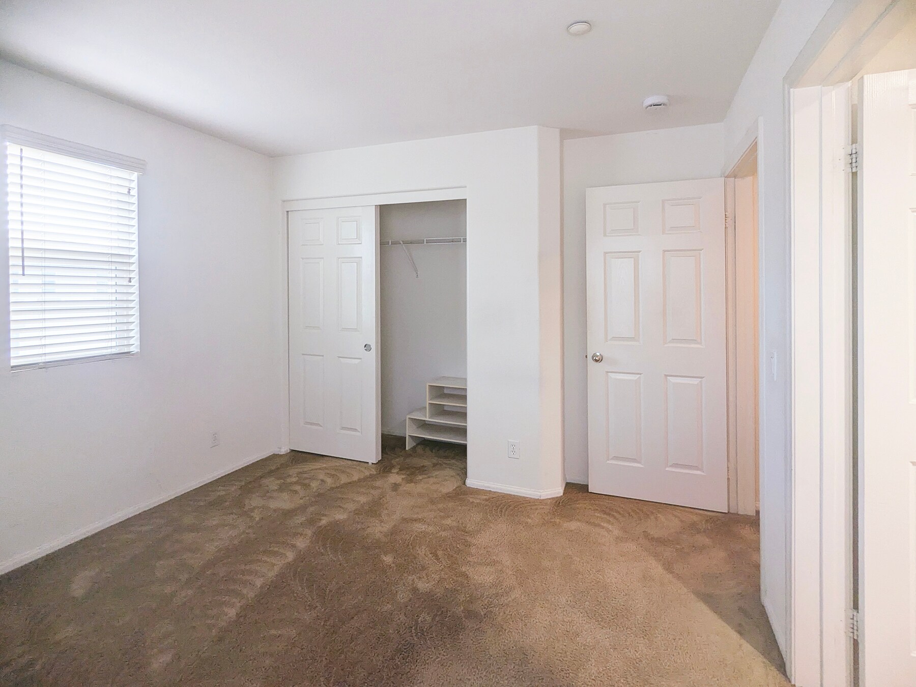 Building Photo - 936 Lilac Ln