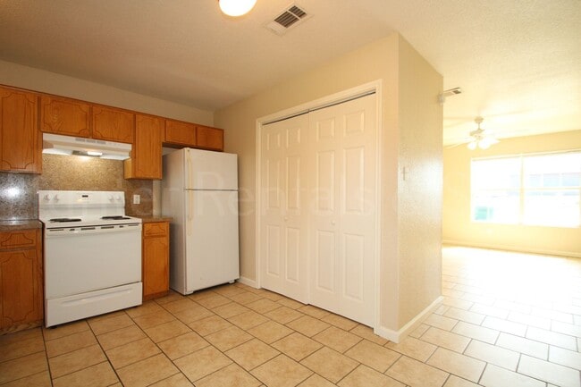 Building Photo - Heights Townhome