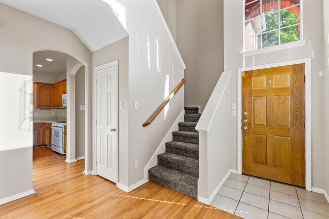 Building Photo - Lovely 2 Story 3/2.5/2 in NORTHWEST ISD Available Now!