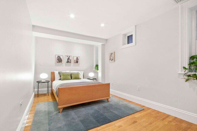 Building Photo - 244 Beacon St