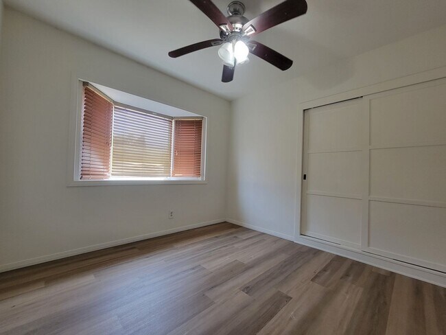 Building Photo - 7118 Irondale Ave